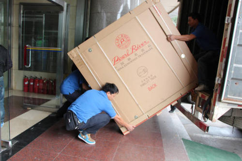 巴里坤钢琴贵重工艺品无忧运